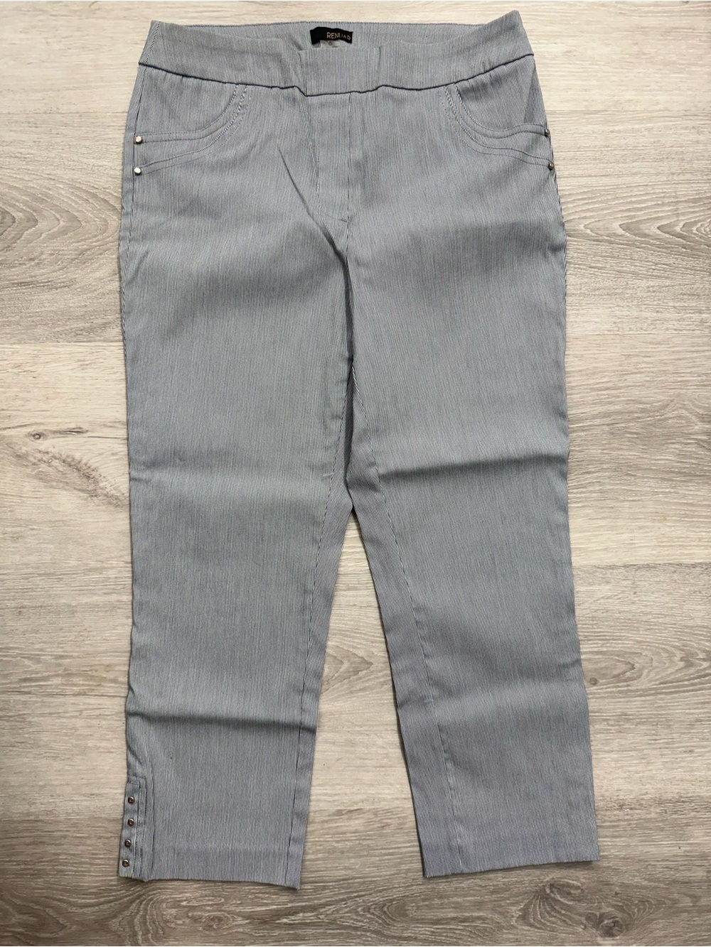 Renaur Stretch Pull On Ankle Pants Size 6